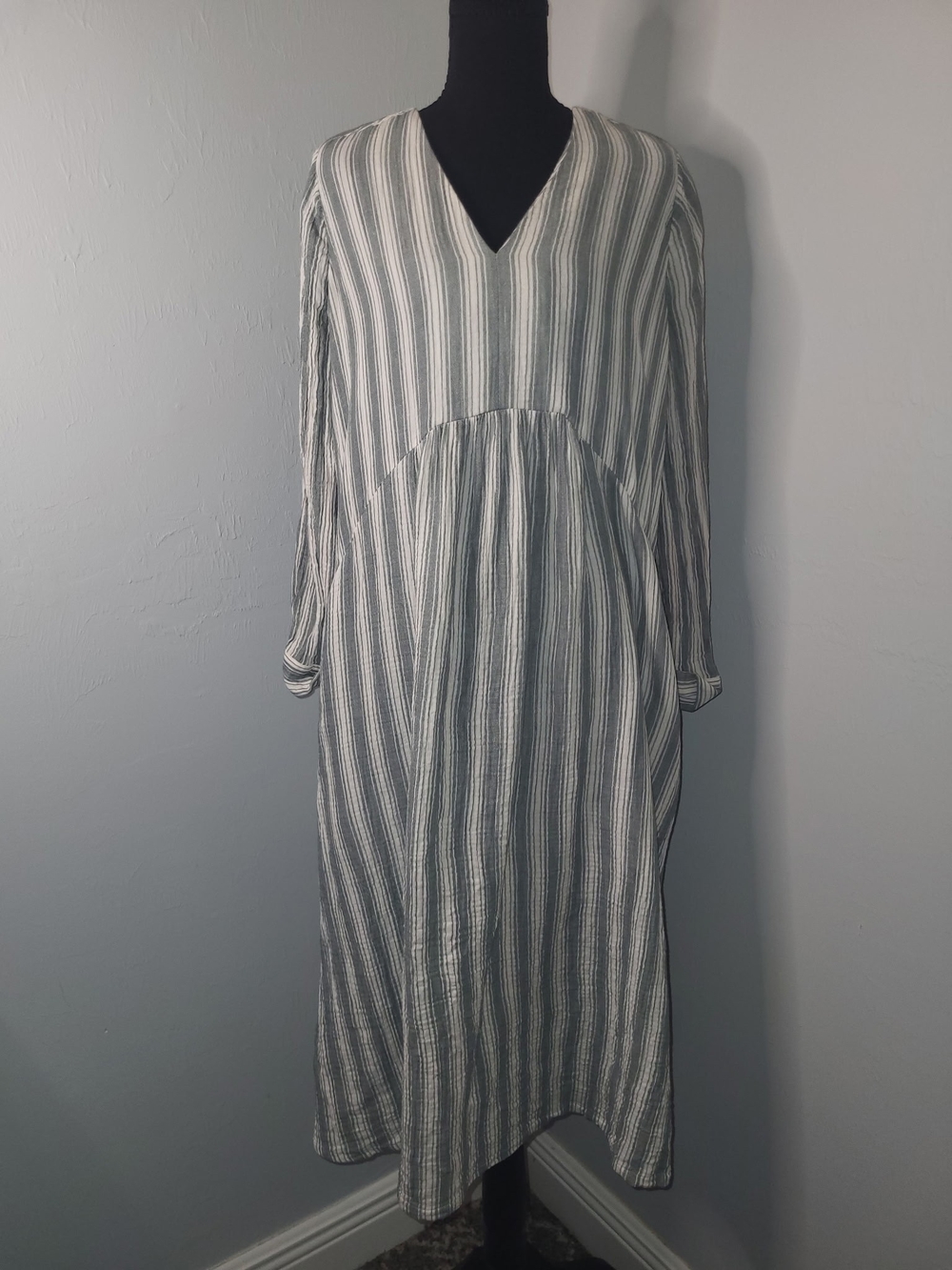 Striped V-Neck Long Sleeve Midi Dress in Gray and White